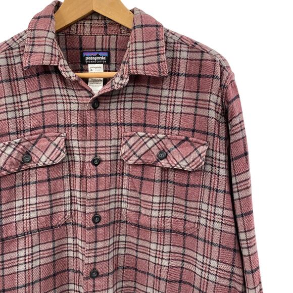 Patagonia maroon plaid button down flannel